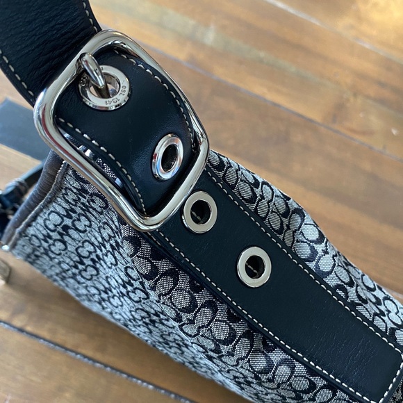 COACH Signature F065 Crossbody Purse - Picture 6 of 7